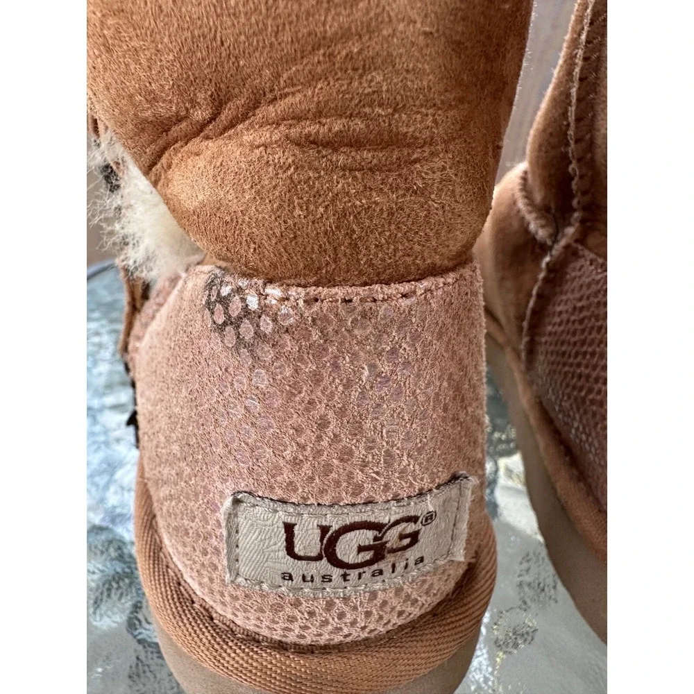 UGG Australia Bailey Charm Suede Leather Coastal Charms‎ Womens Size 6